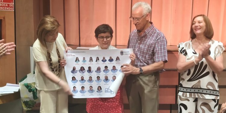 Emotiva clausura del curso de UniverUsal en Peñaranda con la graduación de dos usuarias del centro multiservicios de Acopedis
