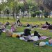 Peñaranda conmemora el Día Internacional del Yoga con una actividad solidaria al aire libre en el parque municipal Los Jardines