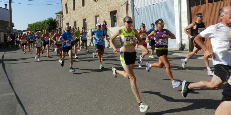 José Francisco Cordero y Pilar García ganan la XVII carrera popular «Mario García Romo» disputada en Villar de Gallimazo