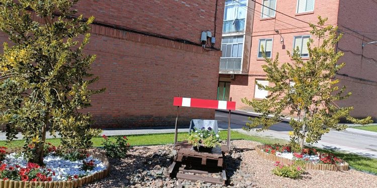 «Peñaranda Monte y Jardín» crea zonas verdes con nuevos diseños, entre ellas un llamativo y vistoso homenaje al ferrocarril