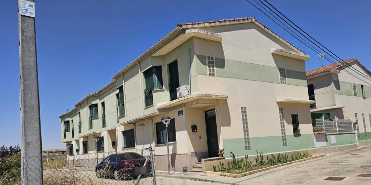 Crecen los problemas en los «pisos verdes» de Babilafuente y el pleno plantea crear una ordenanza municipal de convivencia