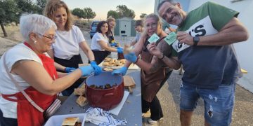 Bóveda del Río Almar abre sus fiestas de verano con una cena «a la parrilla» en la que se han repartido casi 400 raciones