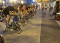 El Spinning Outdoor Solidario reúne deporte y solidaridad en la Plaza de la Constitución con una recogida benéfica de alimentos