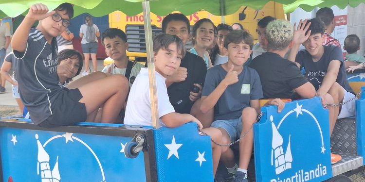 Cordovilla dedica el viernes festivo a la infancia con hinchables, tren para recorrer el pueblo y una refrescante fiesta de la espuma
