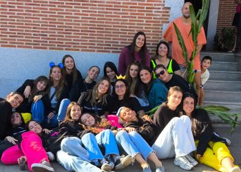 Las mozas de Cordovilla devuelven la ronda a los mozos en la mañana del último día festivo en honor de Santiago Apóstol
