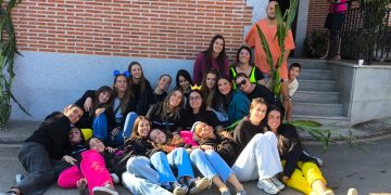 Las mozas de Cordovilla devuelven la ronda a los mozos en la mañana del último día festivo en honor de Santiago Apóstol