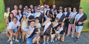 Apoteosis festivas en Mancera de Abajo con la algarabía de las peñas en un gran desfile animado por la charanga Los del Lío
