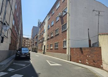 Aparece un hombre muerto en su domicilio de la calle Fray Luis de León en Peñaranda: todo apunta a causas naturales