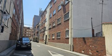 Aparece un hombre muerto en su domicilio de la calle Fray Luis de León en Peñaranda: todo apunta a causas naturales