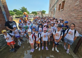 Buscando a Frozen en Peñaranda: su creador, Blas Madrid, recibe a los niños y niñas de los campamentos urbanos del CID