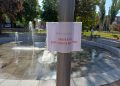 Una fuente de chorros en Peñaranda exclusivamente para uso humano: el Ayuntamiento pone carteles en el parque Los Jardines