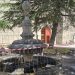 La fuente de Los Cuatro Caños en Peñaranda ya está vallada al estilo «la Cibeles» en previsión de que la Roja gane el Mundial