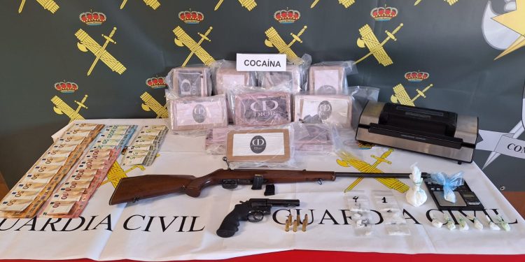 La Guardia Civil desarticula una organización criminal asentada en Salamanca e incauta más de 12 kilogramos de cocaína y armas