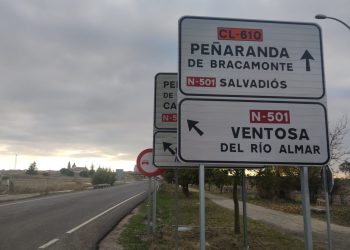 La Junta invierte 3,59 millones de euros en la renovación de la señalización vertical en las carreteras de la red autonómica
