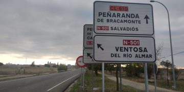 La Junta invierte 3,59 millones de euros en la renovación de la señalización vertical en las carreteras de la red autonómica