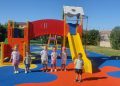 El mejor estreno para el parque de Macotera: niños y niñas de la Escuela Infantil Crecemos disfrutan de las instalaciones