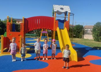 El mejor estreno para el parque de Macotera: niños y niñas de la Escuela Infantil Crecemos disfrutan de las instalaciones