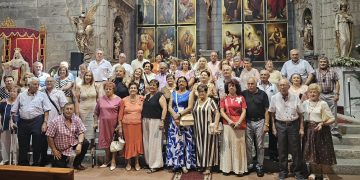 La asociación de mayores San Miguel, de Peñaranda, celebra su fiesta anual con misa rociera y una comida en Las Cabañas