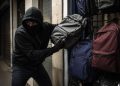 Roban las mochilas a cuatro trabajadores de Santiago de la Puebla y se llevan dinero, documentación y hasta la comida de la jornada