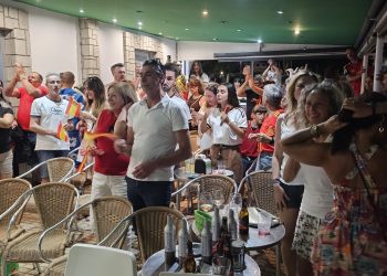 Euforia desatada en Peñaranda para celebrar el triunfo de España en el Mundial de Fútbol frente a Argentina y el gol de Ferran
