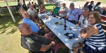 Palaciosrubios comparte una caldereta en el parque del Chiringuito como antesala a las fiestas patronales de las Nieves