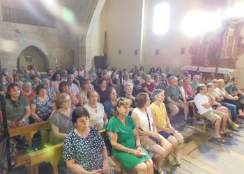 El Pedroso de la Armuña disfruta en su iglesia parroquial de la brillante puesta en escena de la obra «Juan, el espíritu del amor»