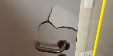 Roban en las piscinas y la cafetería de las piscinas municipales de Peñaranda y causan numerosos destrozos en las instalaciones