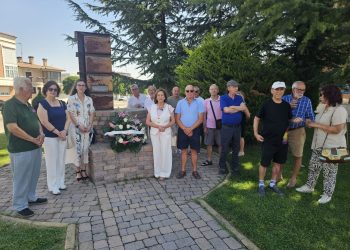 Peñaranda mantiene vivo el recuerdo de las víctimas del Polvorín: el Ayuntamiento realiza una ofrenda floral en el 87 aniversario