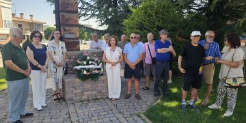 Peñaranda mantiene vivo el recuerdo de las víctimas del Polvorín: el Ayuntamiento realiza una ofrenda floral en el 87 aniversario