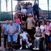 Los primos de la familia Rodríguez celebran su primer encuentro en Peñaranda con foto en el templete y cena en Las Cabañas