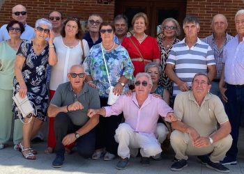 Día de abrazos y emociones en Santiago de la Puebla con el reencuentro de los quintos y quintas nacidos en el año 1956