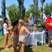 Teo Marcos ofrece en las piscinas municipales de Peñaranda un taller de coctelería infantil preparando un «San Francisco»