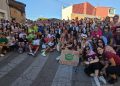 Villoruela vibra al ritmo de sus peñas y se emociona en la plaza con el pregón de la doctora e hija del pueblo Jenifer Lázaro