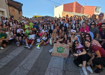 Villoruela vibra al ritmo de sus peñas y se emociona en la plaza con el pregón de la doctora e hija del pueblo Jenifer Lázaro