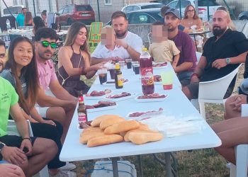 Villoruela comparte una gran parrillada en la zona de la ermita que da paso a un fin de semana que se espera multitudinario