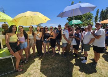 Villoruela despide sus fiestas con la merienda de la vaca, este año a mediodía, para poder animar todos a la selección española