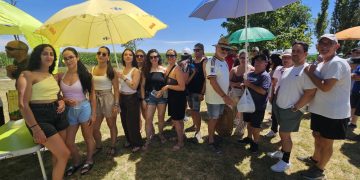 Villoruela despide sus fiestas con la merienda de la vaca, este año a mediodía, para poder animar todos a la selección española