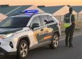 La Guardia Civil presta los primeros auxilios a un varón que se encontraba inconsciente tras desplomarse en una nave en Villoria