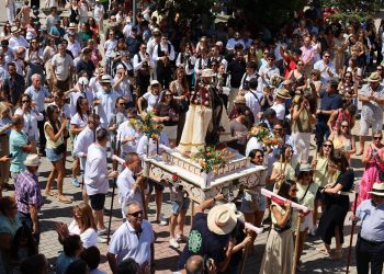 Macotera vive el día más esperado del año en el que desde las 13:00 horas baila a San Roque en su recorrido por la localidad