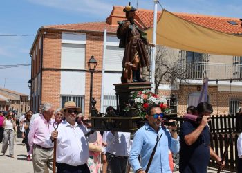 Cantaracillo desafía a las altas temperaturas y baila durante horas ante San Roque en el día grande de las fiestas patronales
