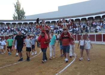 Ismael Martín y El Fandi salen a hombros en la corrida mixta celebrada en el centenario coso de La Florida, en Peñaranda