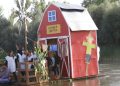 32 años surcando las aguas del Tormes en Huerta a bordo de los «ofnis» en una gran tarde de creatividad, colorido y chapuzones