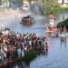 32 años surcando las aguas del Tormes en Huerta a bordo de los «ofnis» en una gran tarde de creatividad, colorido y chapuzones