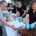 Una parrillada solidaria en la zona de las carpas reúne a un millar de personas en Peñaranda a beneficio de ‘La Sonrisa de M4ría’