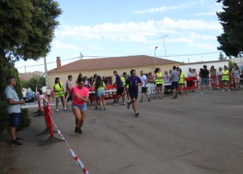Las peñas de Arabayona disfrutan de una tarde de Gran Prix y mucha diversión compitiendo en la explanada de la ermita