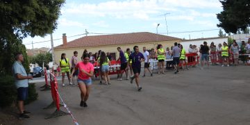 Las peñas de Arabayona disfrutan de una tarde de Gran Prix y mucha diversión compitiendo en la explanada de la ermita
