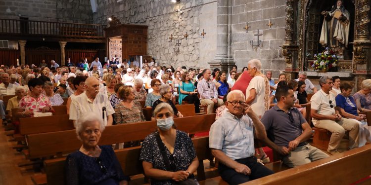 Alaraz festeja a la Virgen de las Nieves con una misa solemne y prepara ya la marcha de la lucha contra el cáncer de este domingo