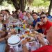 Palaciosrubios reúne a vecinos y visitantes en el parque del chiringuito para compartir una parrillada popular y festiva