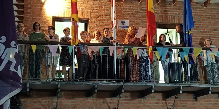 El Coro Parroquial da el pregón festivo en Paradinas de San Juan y reivindica una historia de casi medio siglo al servicio del pueblo
