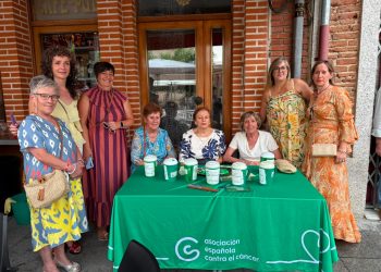 La asociación de mujeres Siglo XXI, de Macotera, lleva a cabo la tradicional cuestación popular para la lucha contra el cáncer